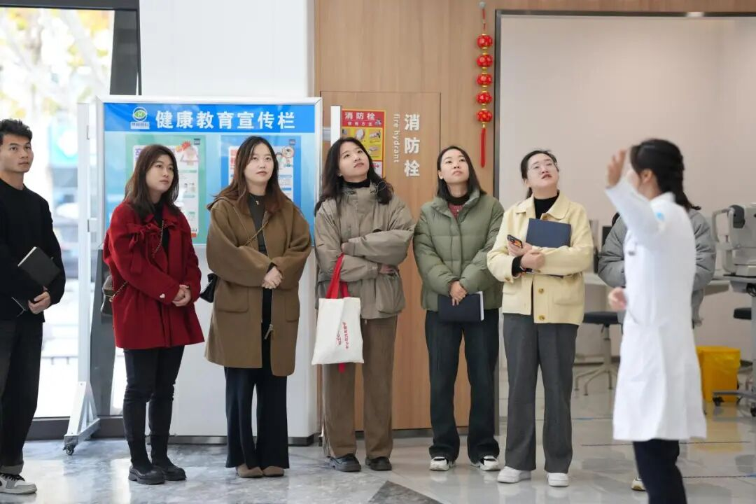 合肥经开区团工委调研组莅临合肥慧视眼科医院考察交流(图1)