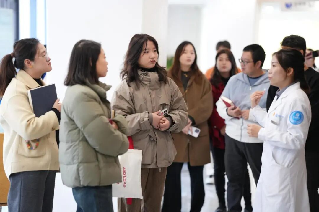 合肥经开区团工委调研组莅临合肥慧视眼科医院考察交流(图2)